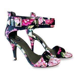 Guess Women’s Heels Open Toe Floral Sandals (G By Guess) Size 7